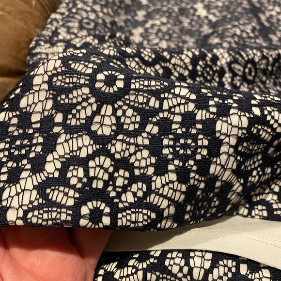 🛼 Banana•Republic 🛼 Navy Blue Lace Pencil Skirt - Picture 6 of 6